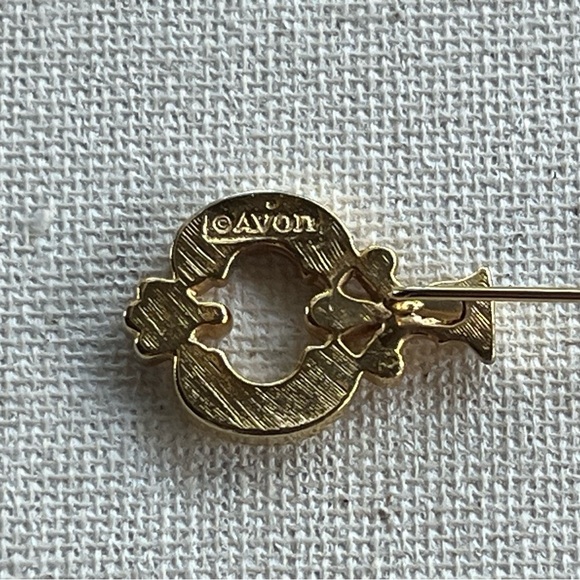 Vintage Avon Gold-Tone Key Stick Pin – Signed - Picture 2 of 5